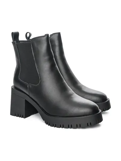 Ботильоны-челси черного цвета на высоком каблуке